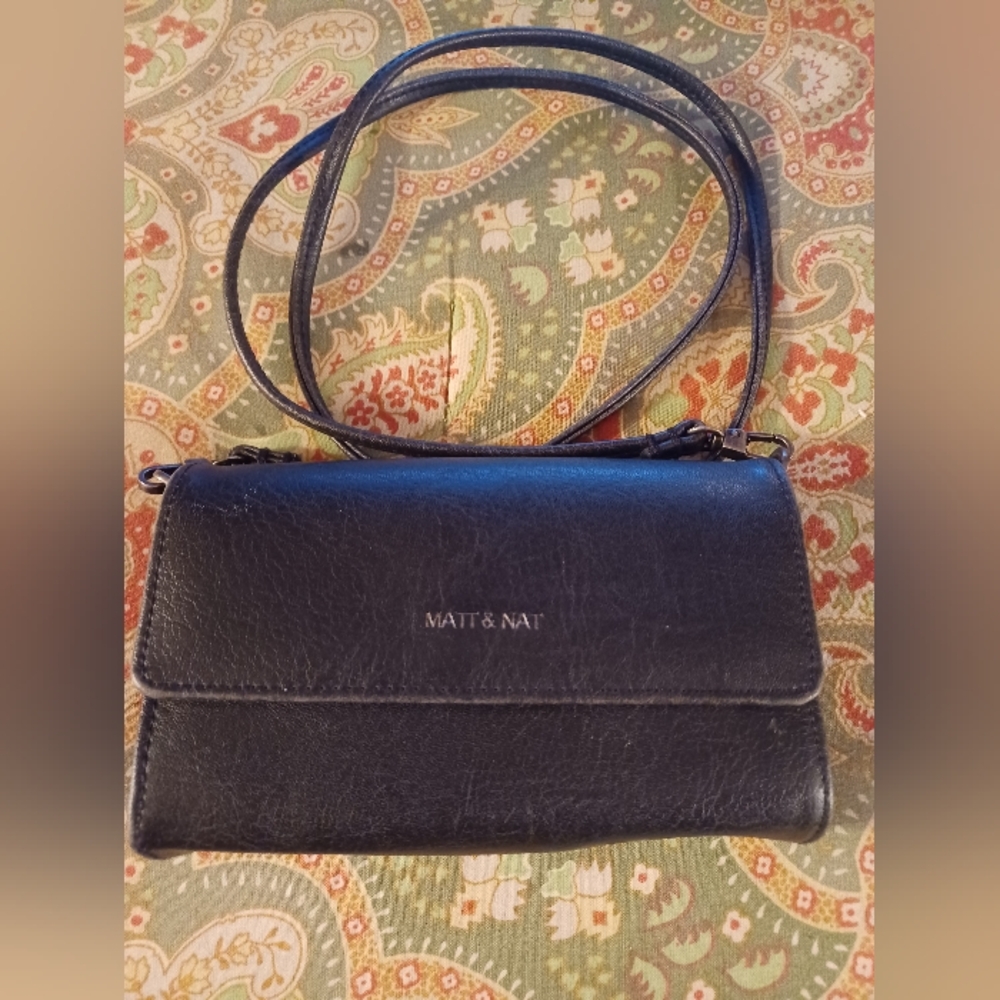 Matt & Nat Black Vegan Small Crossbody shoulder Bag